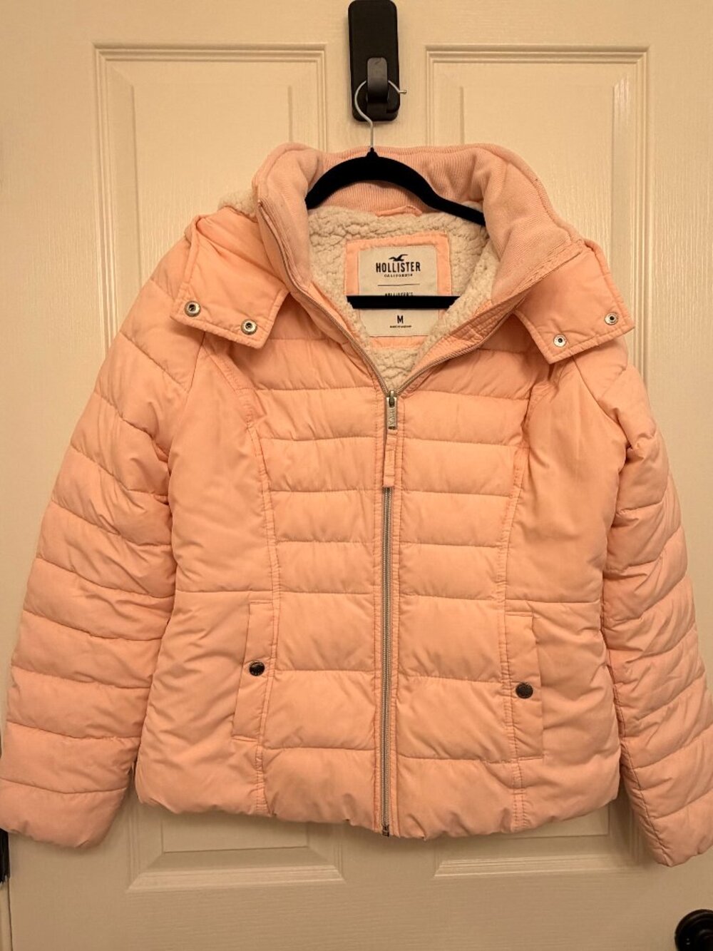 Hollister Women’s Sherpa‑Lined Hooded Jacket – Pink, Size M (Cold‑Weather)